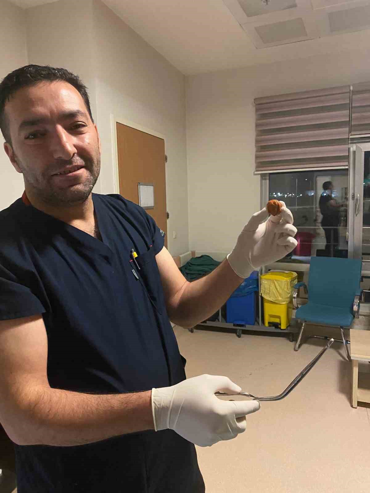 Ağrı'da 25 yaşındaki zihinsel engelli kadın, yuttuğu ceviz nedeniyle acil