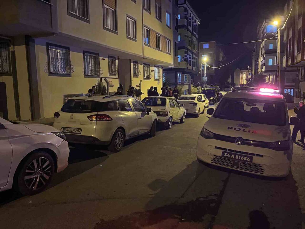 İstanbul'un Arnavutköy ilçesinde, camiden dönerken silahlı saldırıya uğrayan yabancı uyruklu