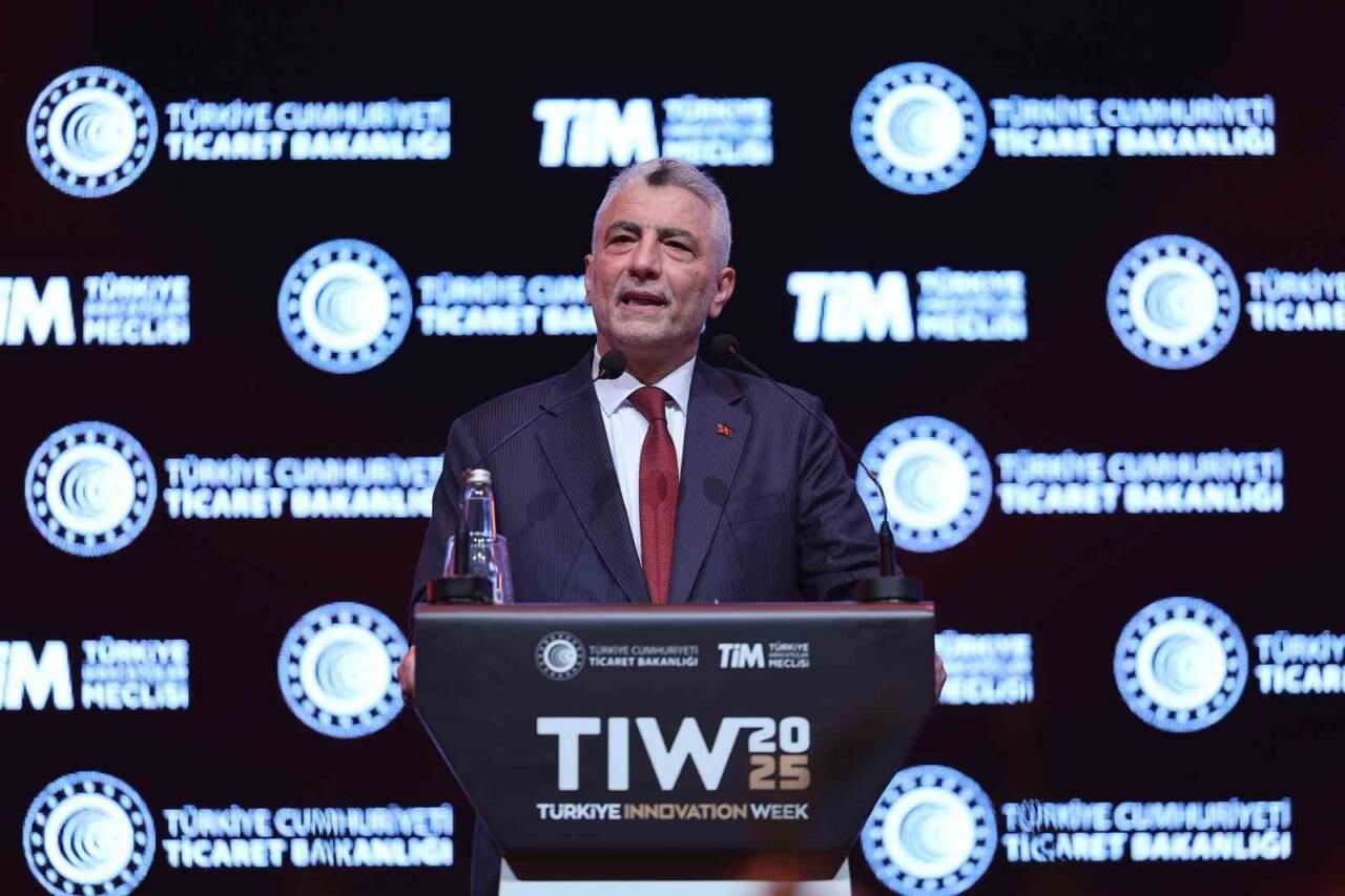 Ticaret Bakanı Ömer Bolat, Türkiye'nin yerli otomobili Togg'dan 100 aracın