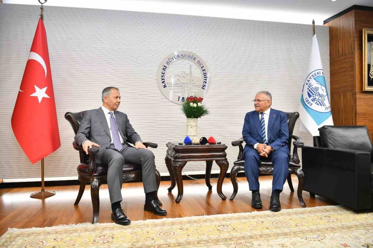 İçişleri Bakanı Ali Yerlikaya, Kayseri Büyükşehir Belediye Başkanı Dr. Memduh