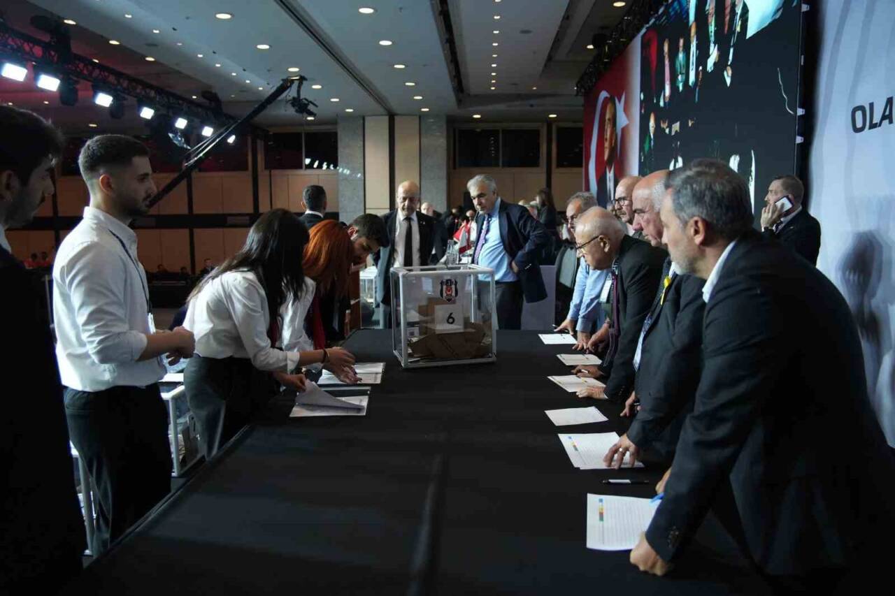 Beşiktaş’taki olağan divan kurulu başkanlık seçimi Lütfi Kırdar Kongre ve
