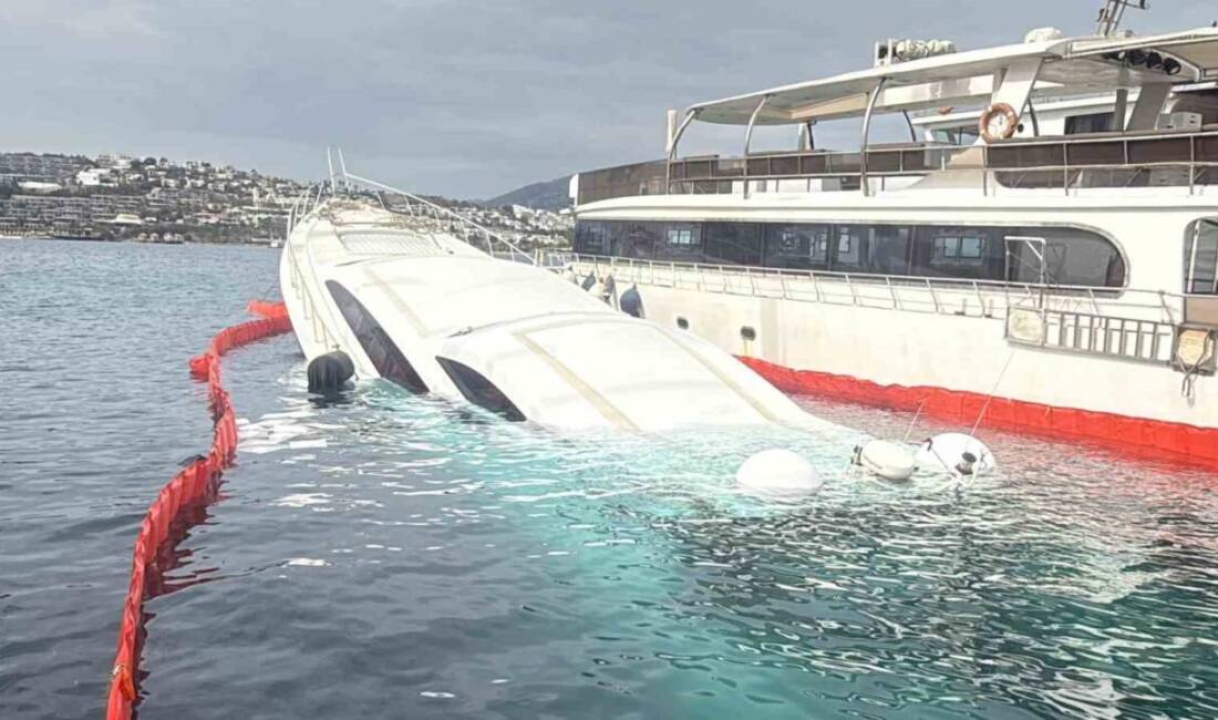 Muğla'nın Bodrum ilçesinde 40 milyon TL'lik bir lüks yat, Gümbet