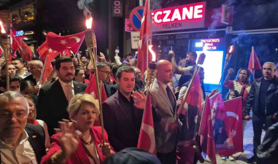 Muğla'nın Bodrum ilçesinde Cumhuriyet Bayramı kutlamaları, Neyzen Tevfik Caddesi'nden Belediye