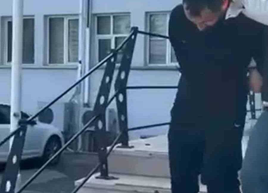 Bursa'da, 84 yıl 6 ay hapis cezası bulunan E.A., hırsızlık