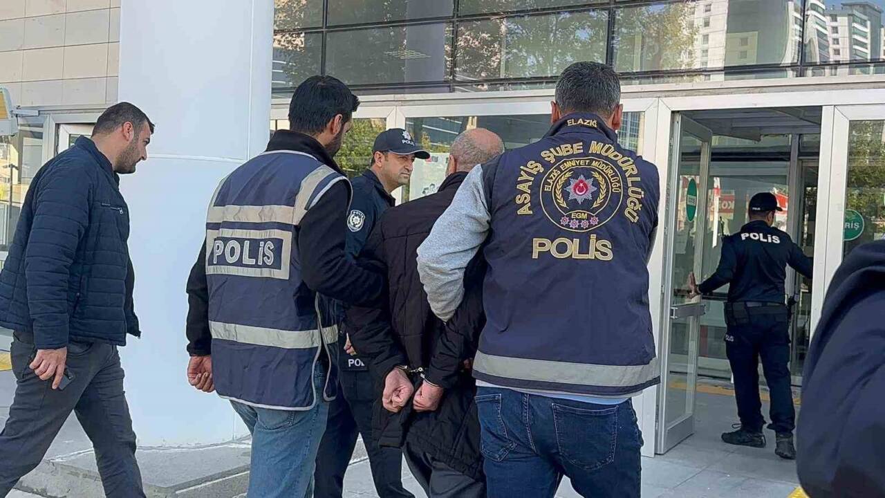 Elazığ'da Günışığı Gazetesi sahibi Gazeteci Mehmet Nafiz Koca, pompalı tüfekle