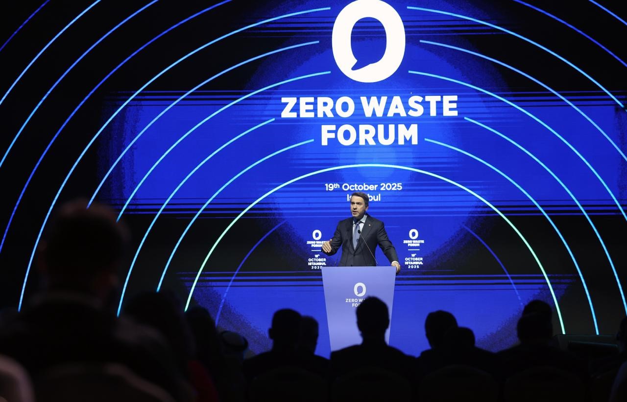 Enerji ve Tabii Kaynaklar Bakanı Alparslan Bayraktar, İstanbul'da düzenlenen ödül