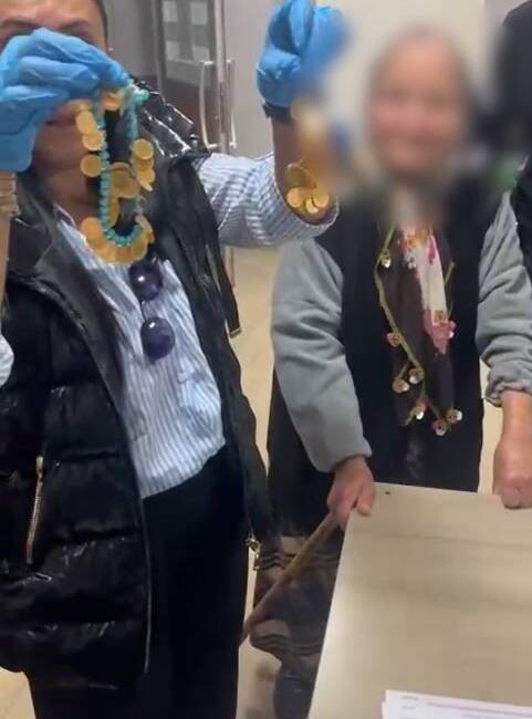 Esenyurt'ta, dilencilik yapan bir kadın üzerinde 67 çeyrek altın ve