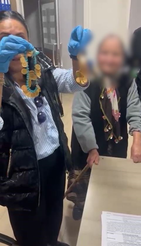 Esenyurt'ta, dilencilik yapan bir kadın üzerinde 67 çeyrek altın ve