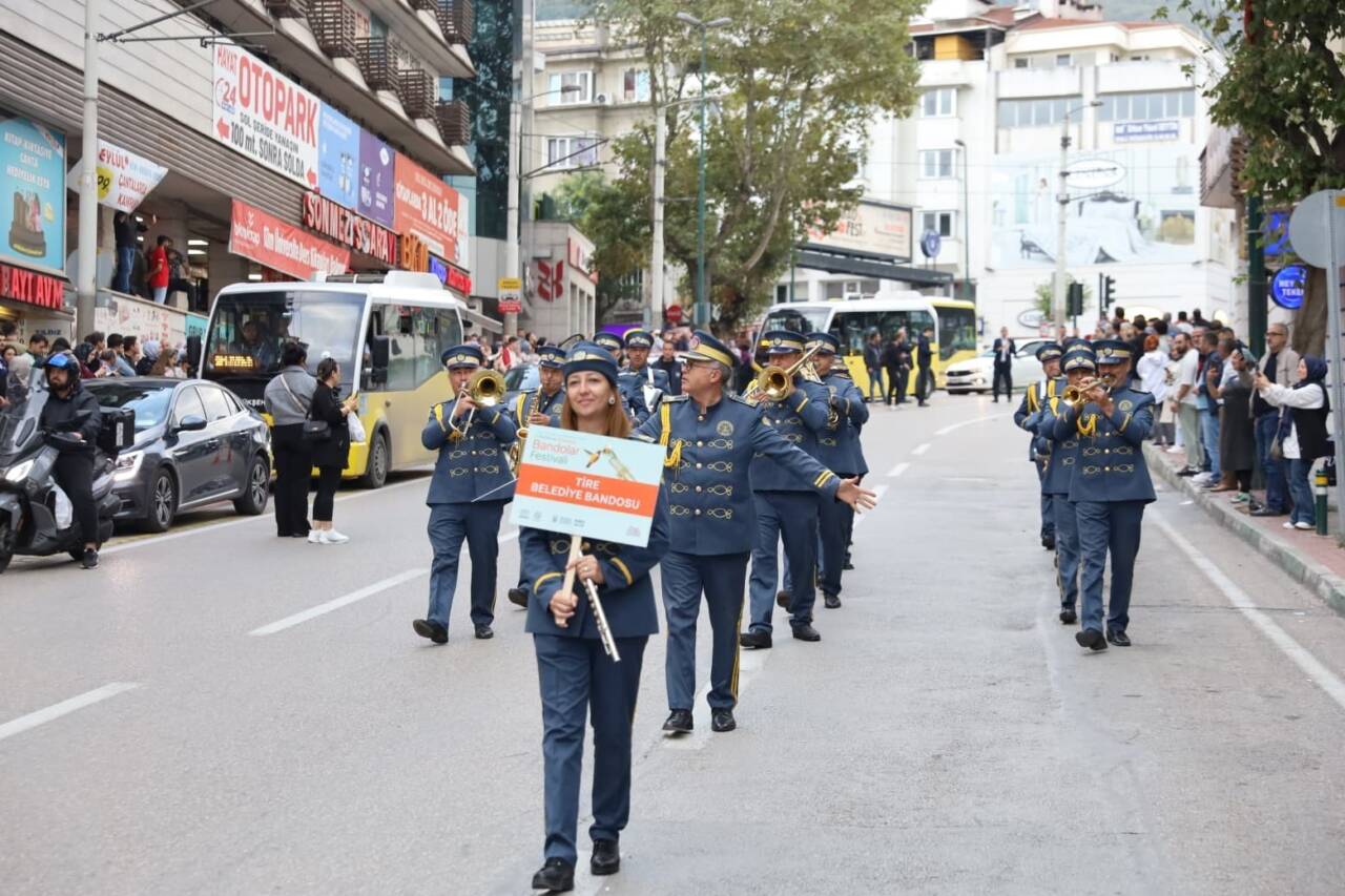 Bursa Büyükşehir Belediyesi, 4. Yeşil Bursa Uluslararası Bandolar Festivali'ni coşkuyla