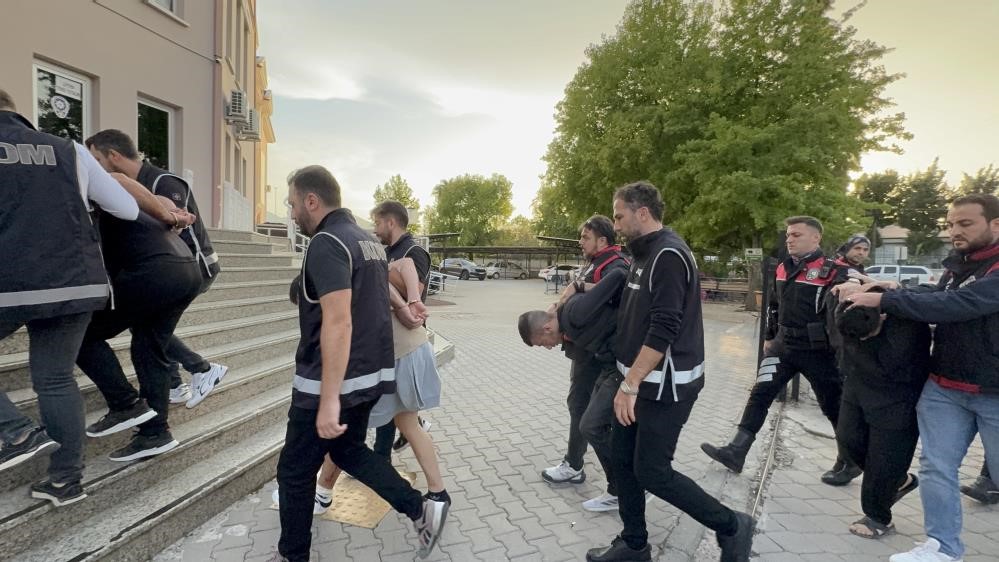 Muğla’nın Fethiye ilçesinde gerçekleştirilen uyuşturucu operasyonunda, polise ateş açan zanlılar