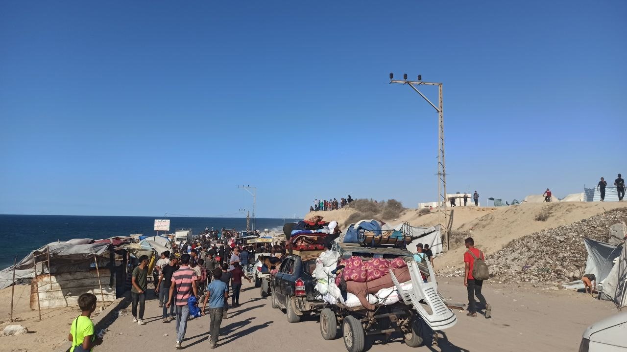 İsrail ile Hamas arasındaki ateşkesin ardından, on binlerce Filistinli Gazze'ye