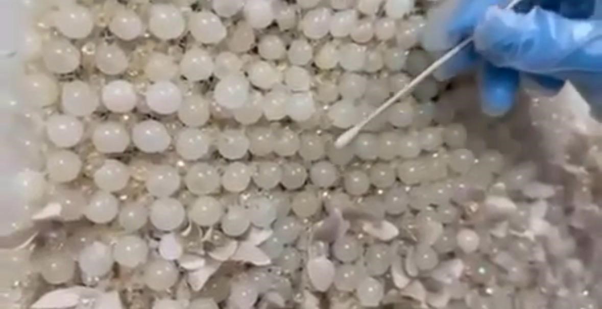 Kayseri'de jandarma, iki gelinlik içinde gizlenmiş 25 kilo 400 gram