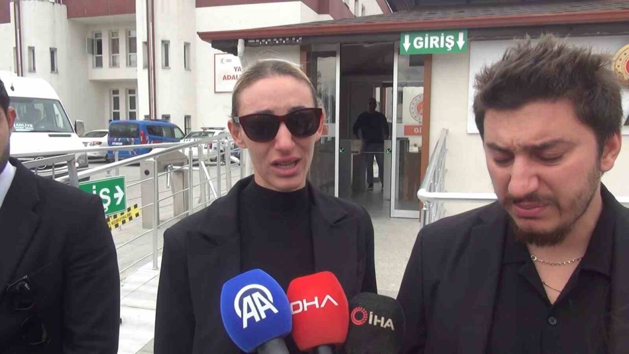 Ünlü sanatçı Güllü, Yalova'nın Çınarcık ilçesindeki evinde düştü ve hayatını