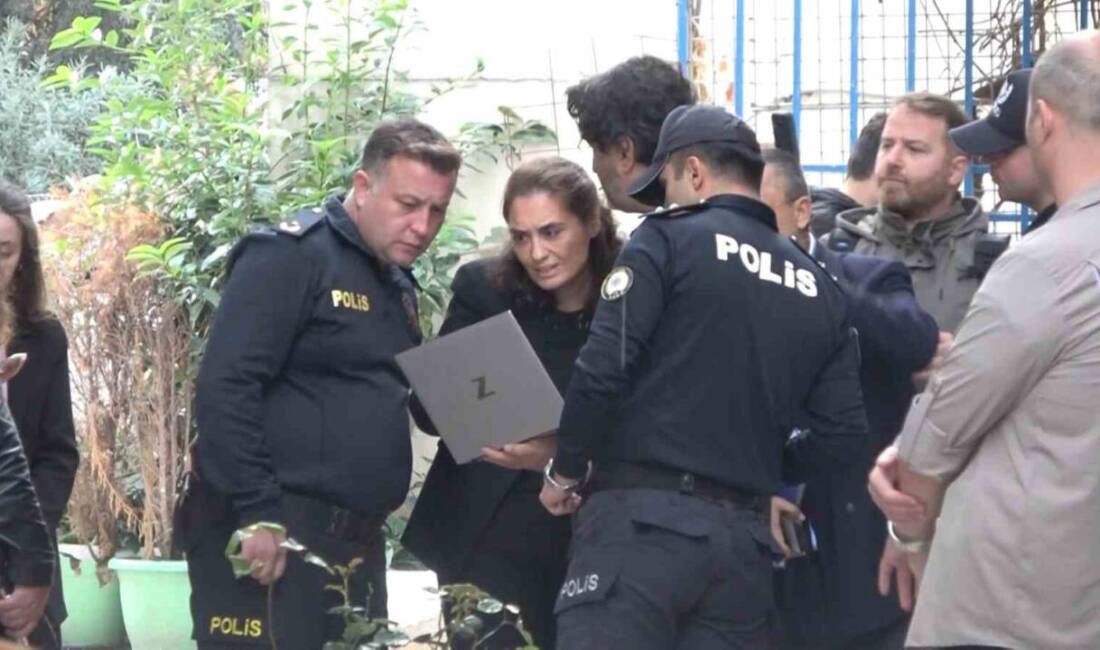 Yalova'nın Çınarcık ilçesinde ünlü sanatçı Gül Tut, kızı ve arkadaşıyla