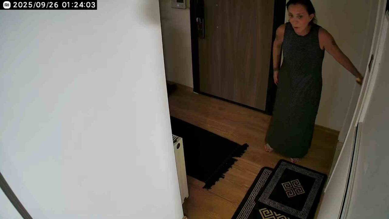 Yalova'nın Çınarcık ilçesinde sanatçı Güllü, 26 Eylül 2025'te pencereden düşerek