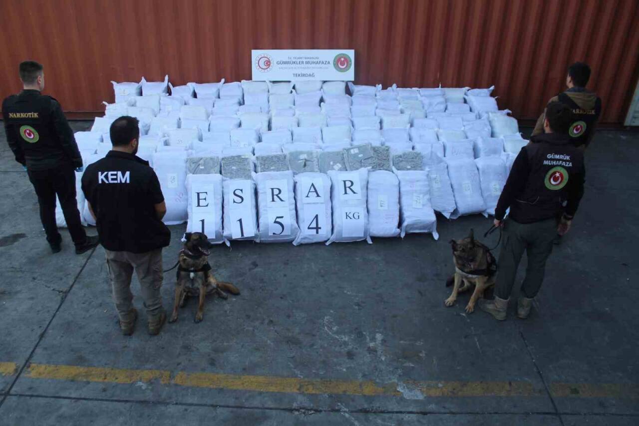Ticaret Bakanlığı Gümrükler Muhafaza ekipleri, Tekirdağ ve Edirne'de yaptığı operasyonlarda