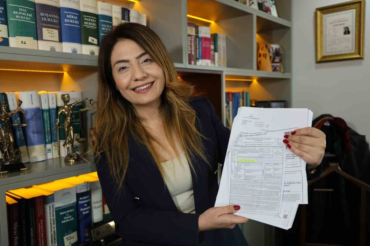 Adana'da Memiş Akça’ya hatalı park nedeniyle kesilen 993 TL trafik