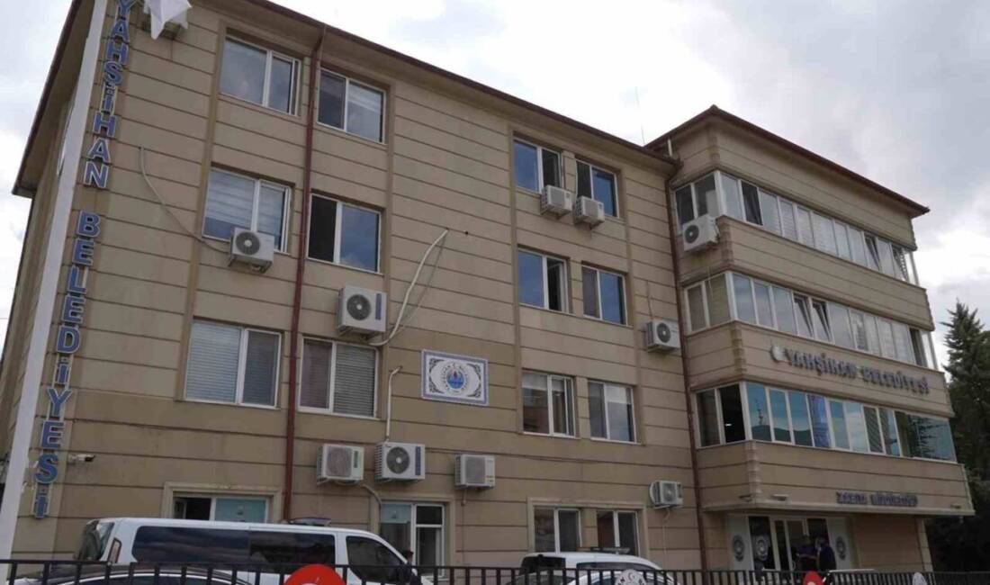 Kırıkkale'de Yahşihan Belediye Başkanı Ahmet Sungur ve bazı belediye yöneticileri,