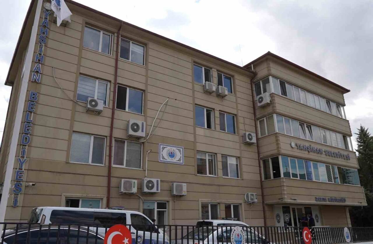 Kırıkkale'de Yahşihan Belediye Başkanı Ahmet Sungur ve bazı belediye yöneticileri,