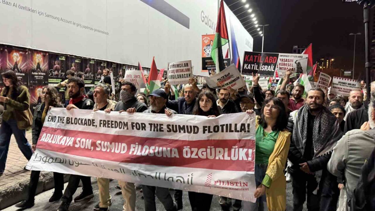 İstanbul'da, İsrail'in Küresel Sumud Filosu'na yönelik yaptığı baskın ve insan