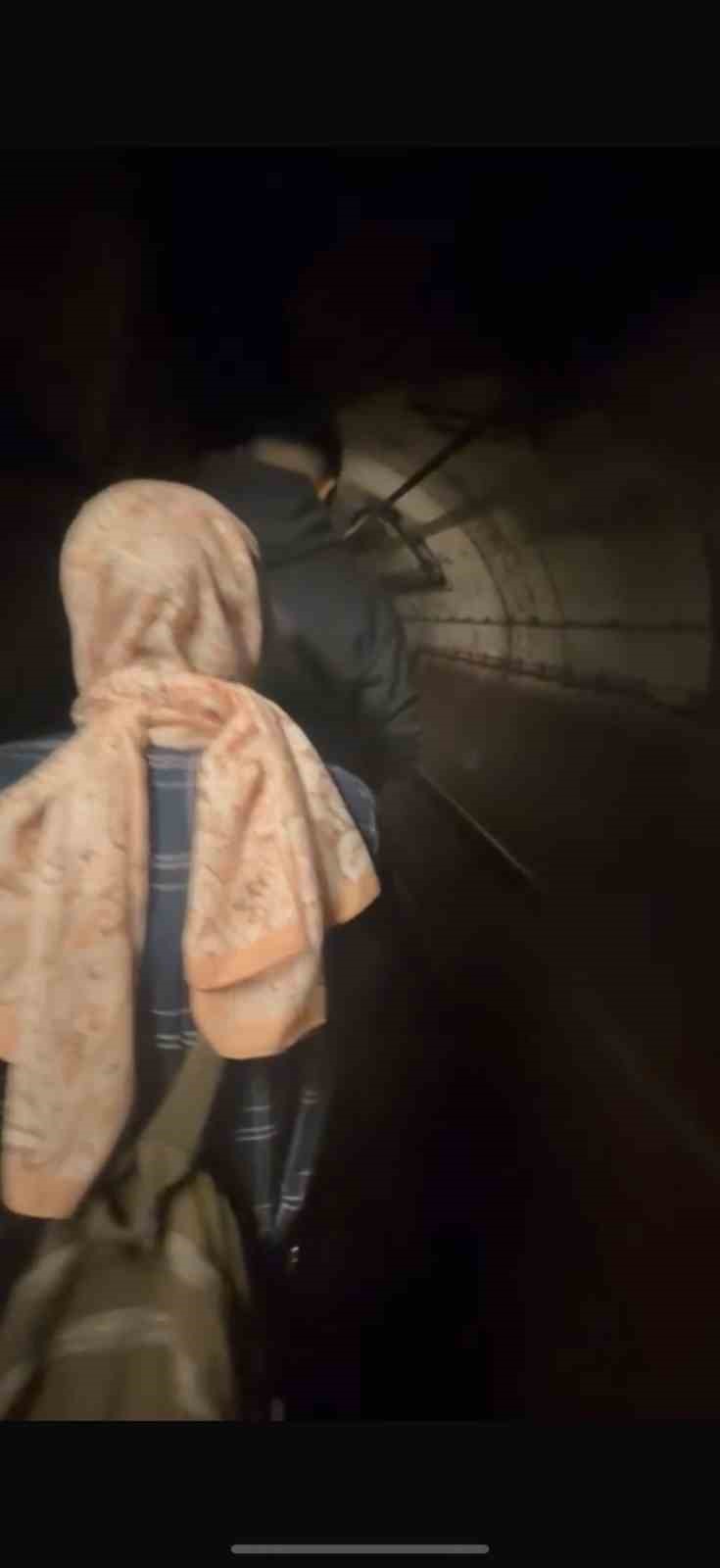 Kadıköy-Sabiha Gökçen Havalimanı metro hattında, Gülsuyu istasyonunda bir kişi intihar