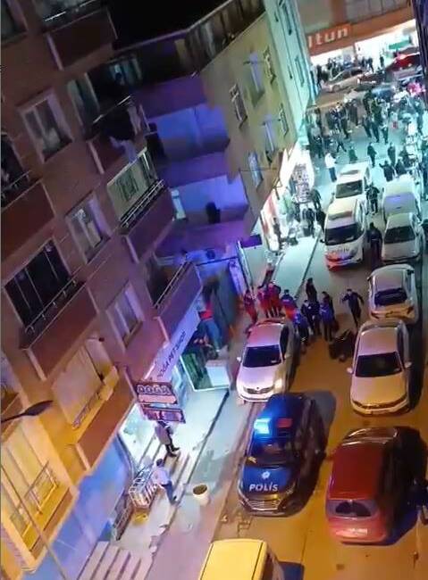 İstanbul Esenyurt'ta meydana gelen motosiklet kazasında yaralıların yakınları, hastaneye götürülmeleri
