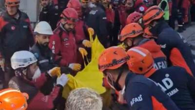 Kocaeli'nin Gebze ilçesinde bir bina çökmesi sonucu 5 kişilik Bilir