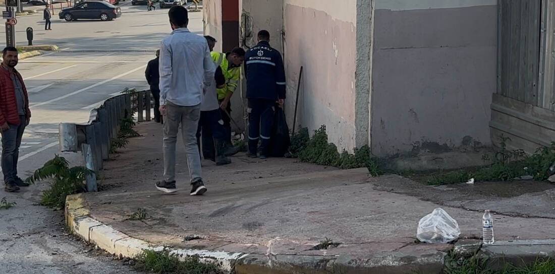 Kocaeli'nin İzmit ilçesinde, cenaze sonrası dönen polis memurlarını taşıyan otobüs