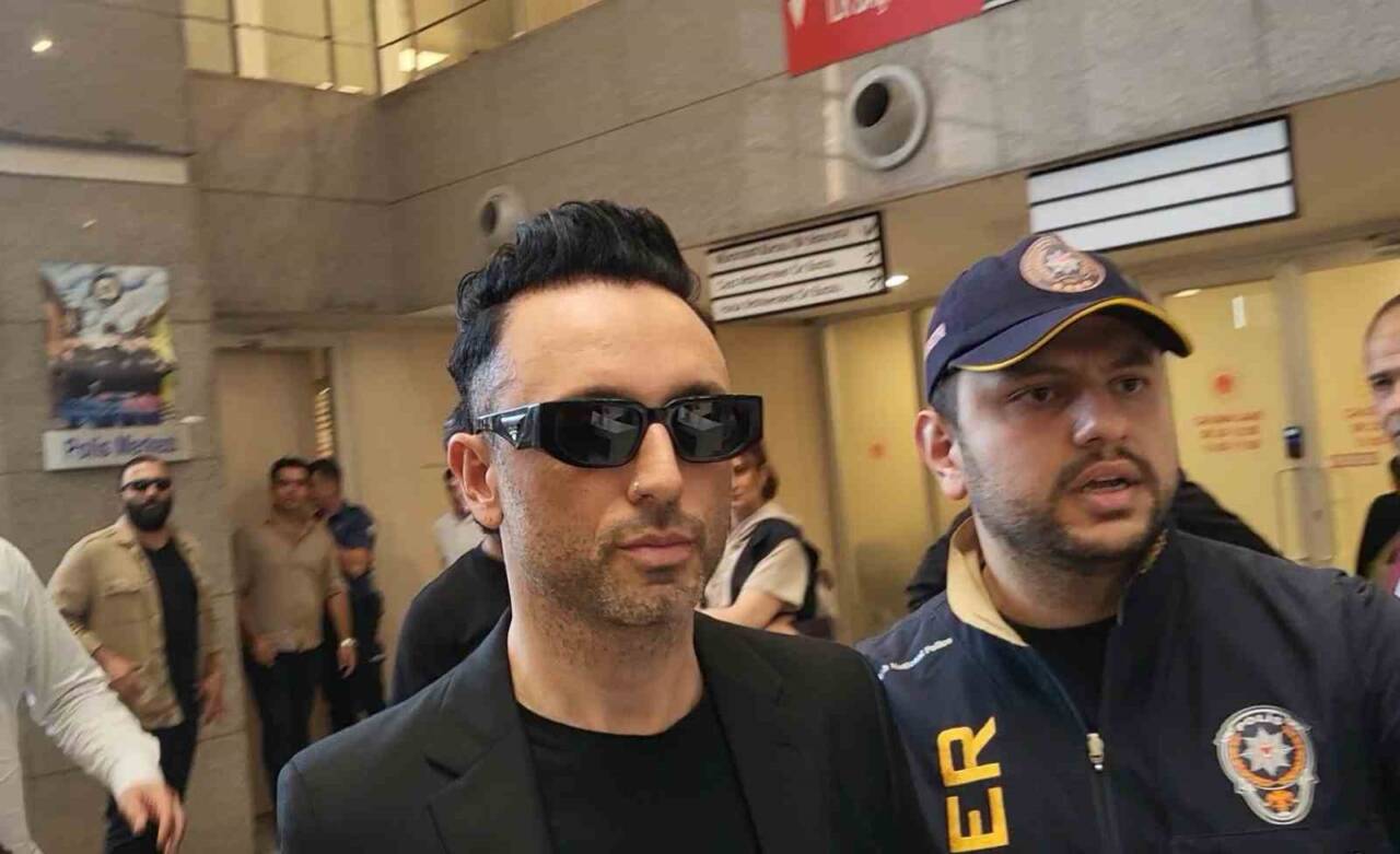 Şarkıcı Mabel Matiz'in "Perperişan" şarkısının sözleri, cinsel içerikli betimlemeler içerdiği