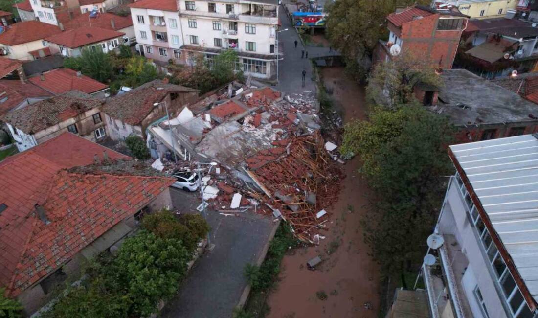 Balıkesir'in Sındırgı ilçesinde meydana gelen 6.1 büyüklüğündeki deprem, büyük yıkıma