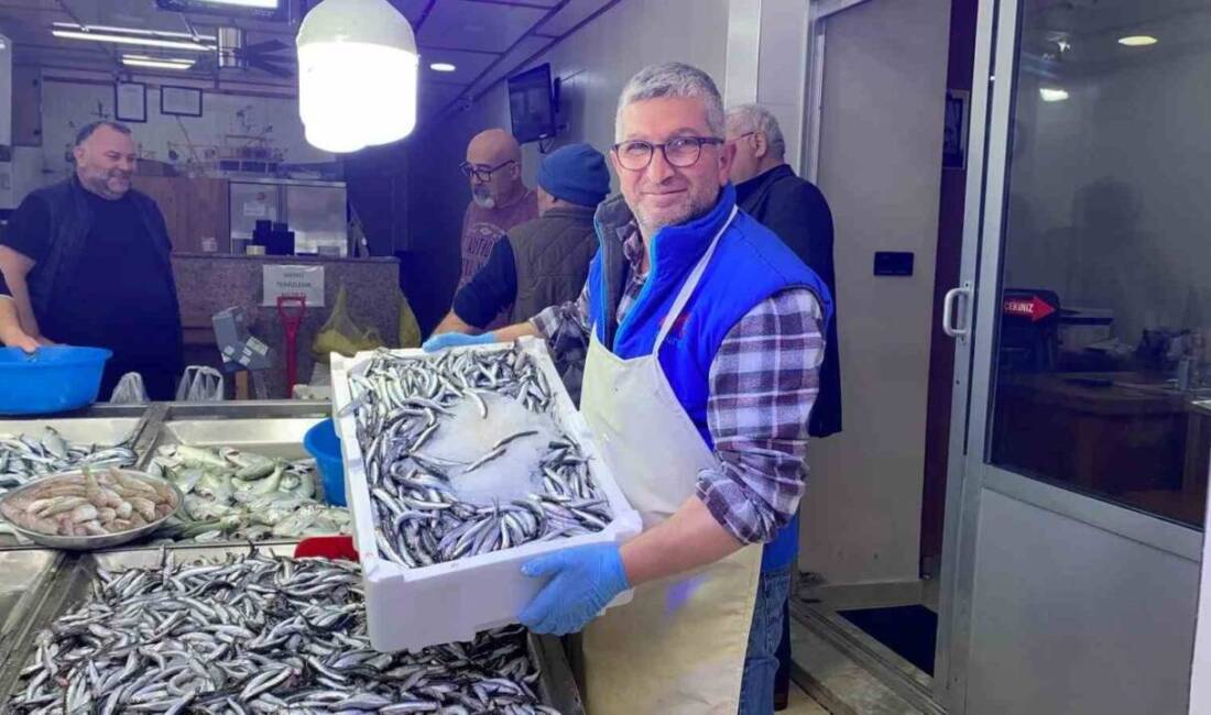 Sinop’ta av sezonunun başlamasıyla hamsi bolluğu yaşanıyor. Balıkçı Serdar Karaahmetoğlu,