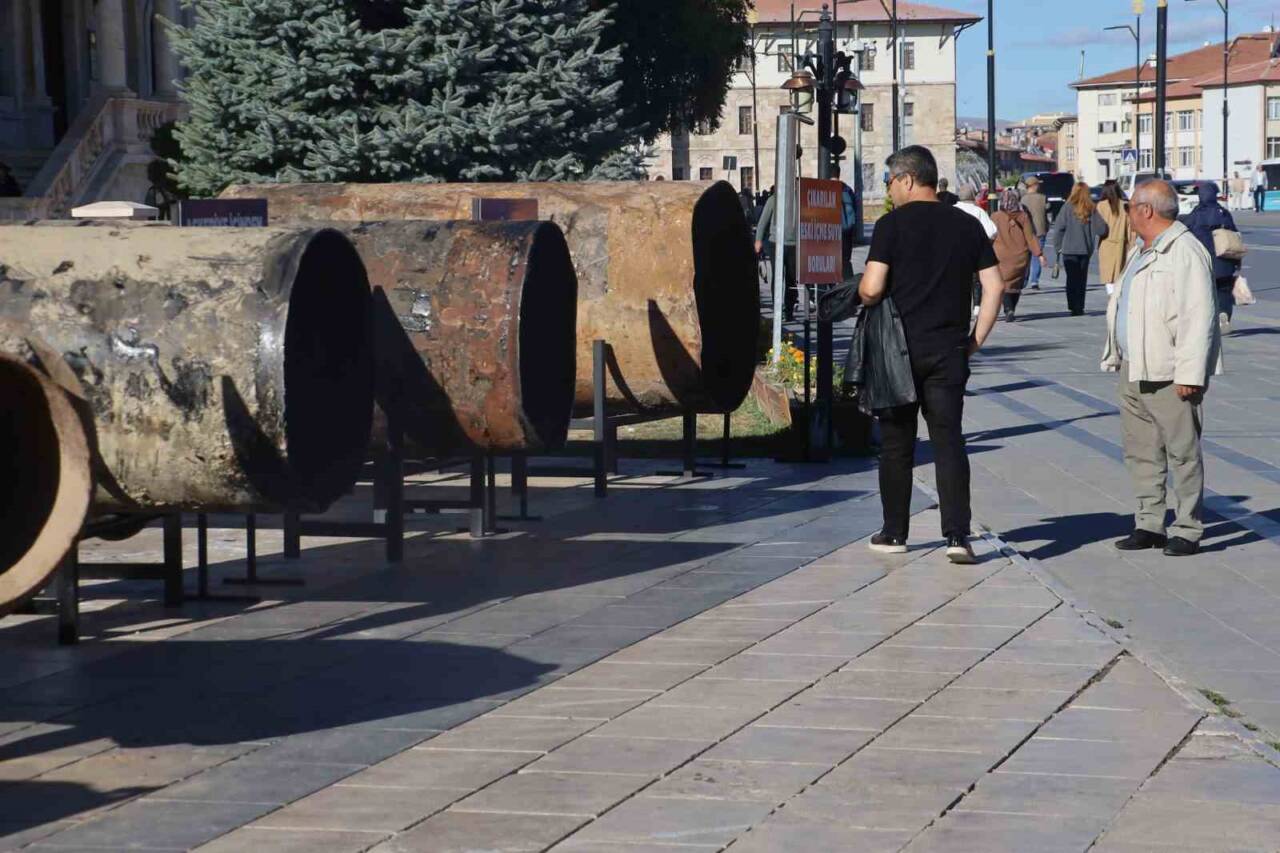 Sivas Belediyesi, altyapı çalışmaları kapsamında yenilenen içme suyu hatlarından çıkan
