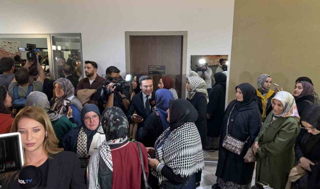 İsrail'in uluslararası sularda alıkoyduğu Küresel Sumud Filosu'ndaki 15 Türk aktivist,