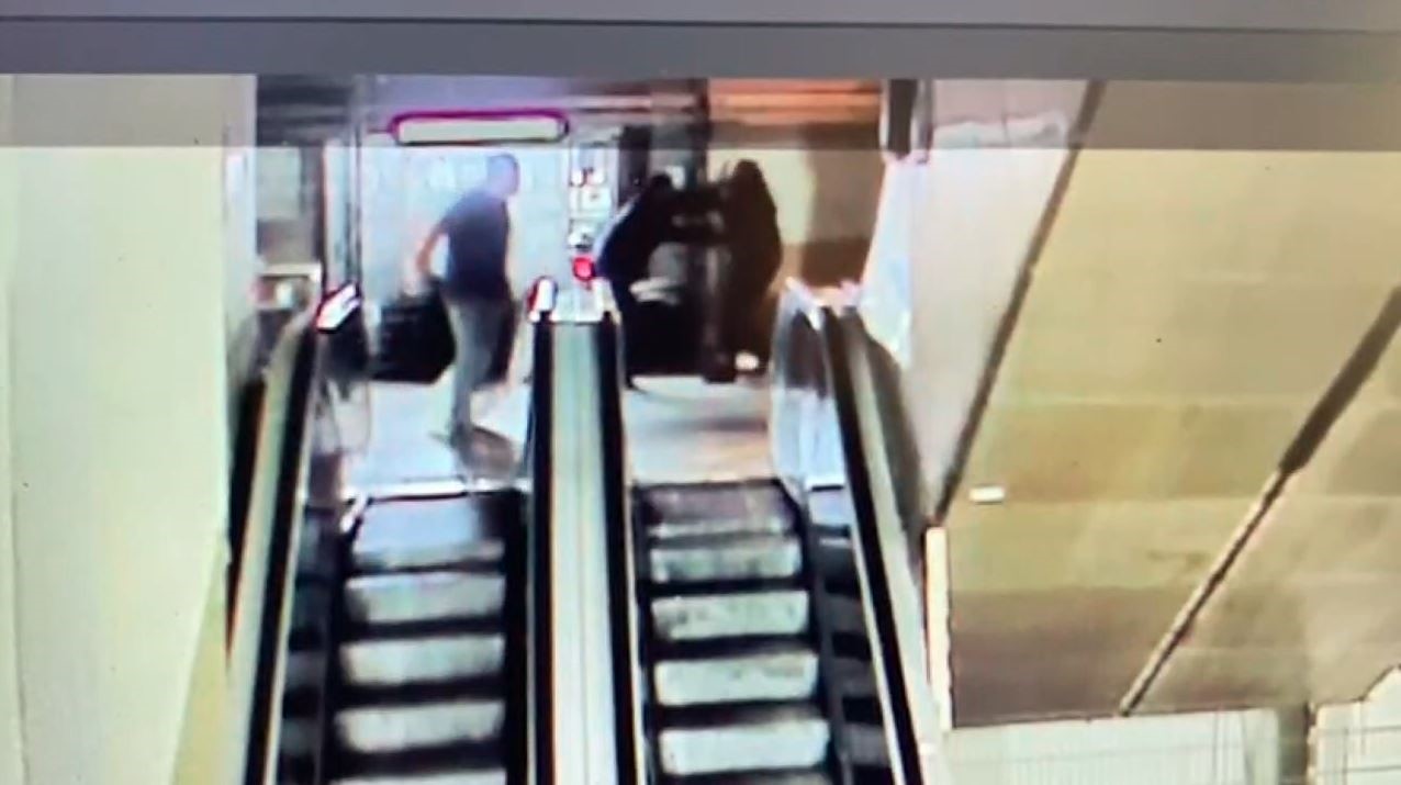 İstanbul Beyoğlu Taksim Meydanı'nda para vermeyen İbrahim Halil H. bıçaklanarak