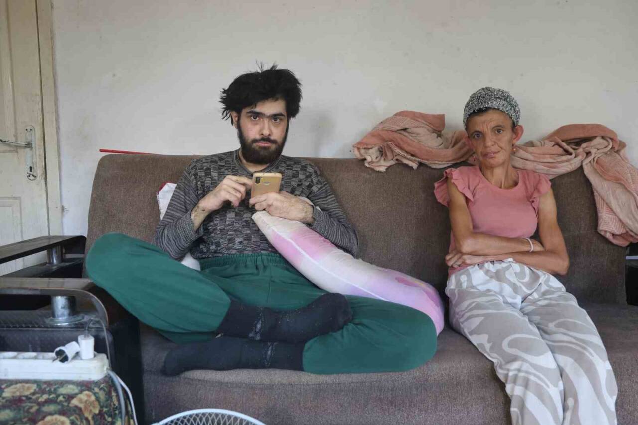 Hatay'da 23 yaşındaki Barış Özbay, deprem sonrası sanal dünyaya bağımlı