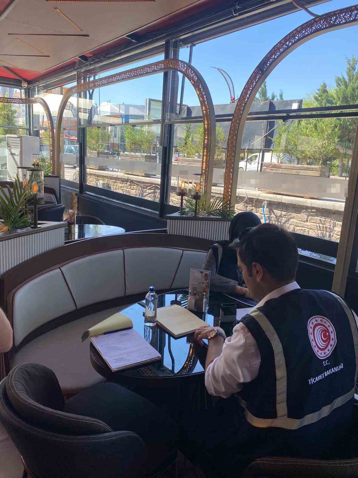 Aksaray'da iki 0,33 cl suyu 170 TL'ye satan bir kafe