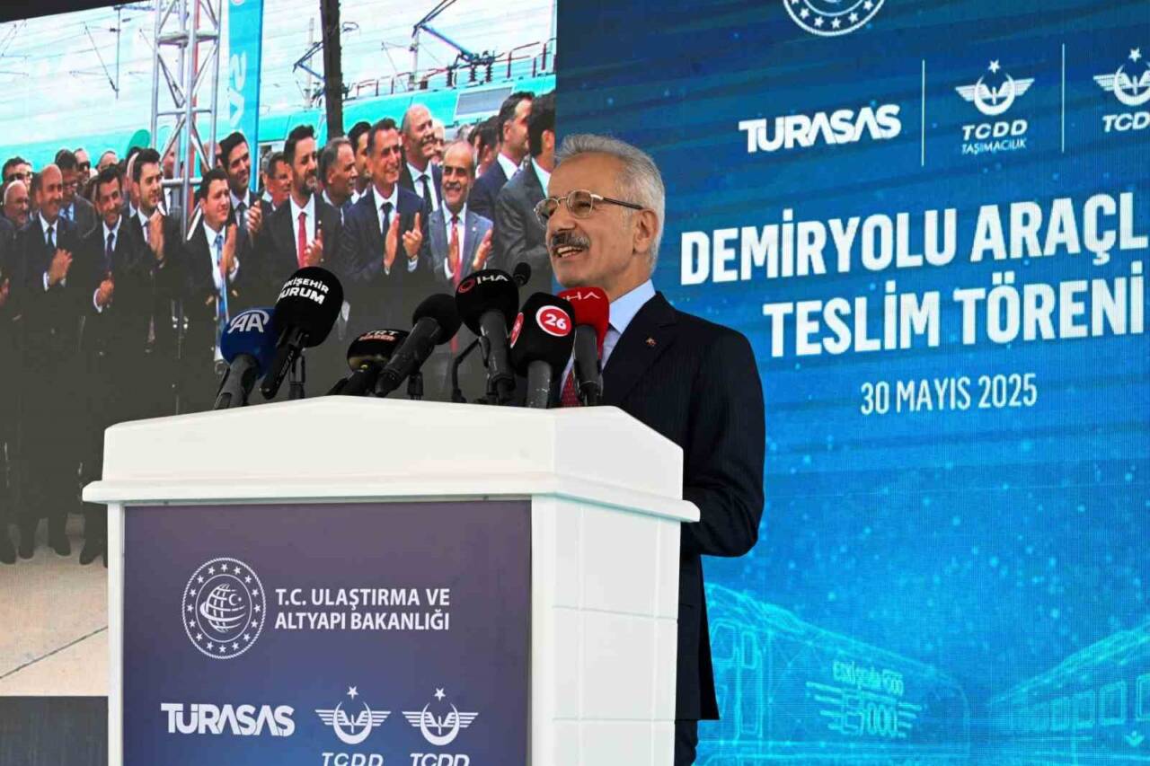 Ulaştırma ve Altyapı Bakanı Abdulkadir Uraloğlu, Sakarya'da kurulacak Milli Elektrikli