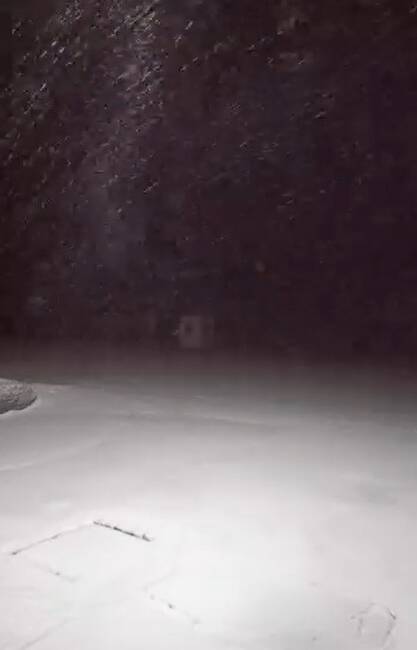 Bursa'nın Uludağ bölgesinde etkili olan kar yağışı, Sarıalan ve otellerde