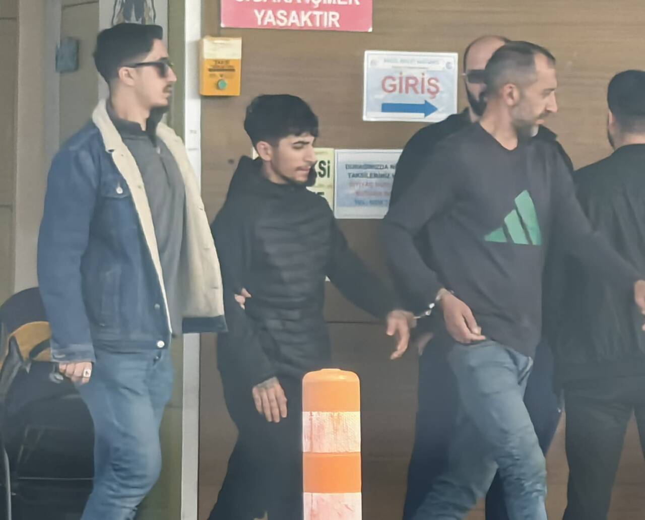 Bursa'nın İnegöl ilçesinde Narkotik Büro Amirliği, uyuşturucu ticareti yapan A.D.