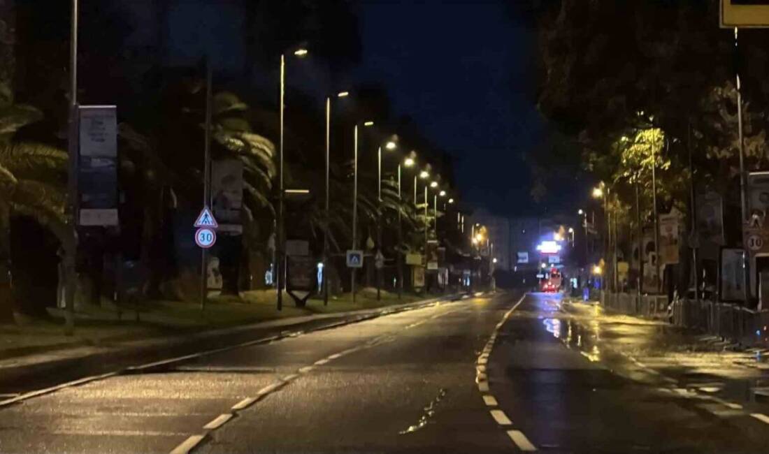 İstanbul'da Cumhuriyet Bayramı'nın 102. yıl dönümü provası nedeniyle Adnan Menderes