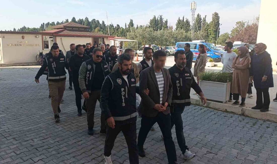 Yalova'da İl Göç İdaresi'nde yapılan operasyonda, rüşvet ve sahtecilik suçlamalarıyla