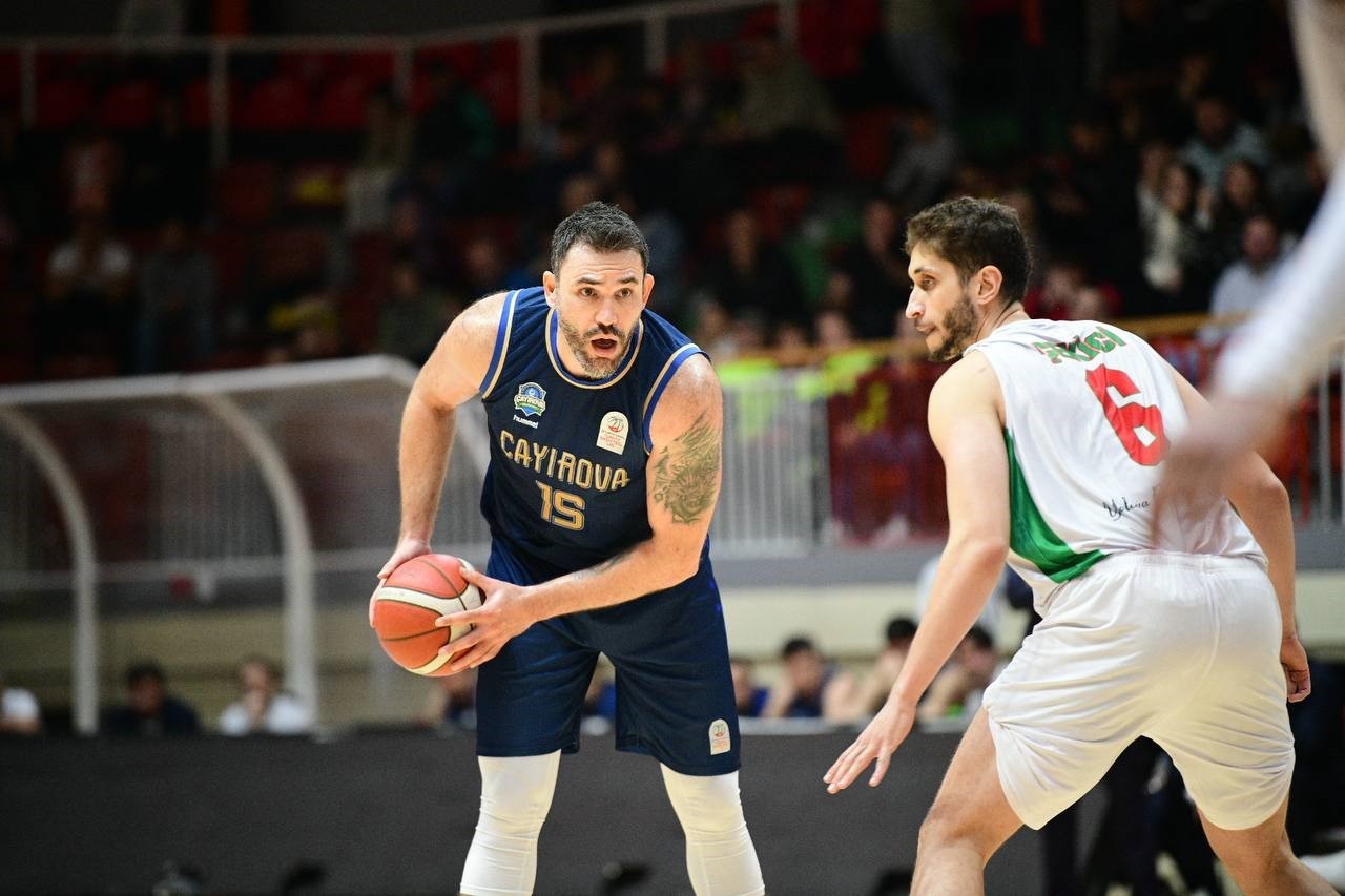 Çayırova Belediyesi, Türkiye Basketbol Ligi'ndeki dördüncü maçında Yalovaspor Basketbol'u 95-83