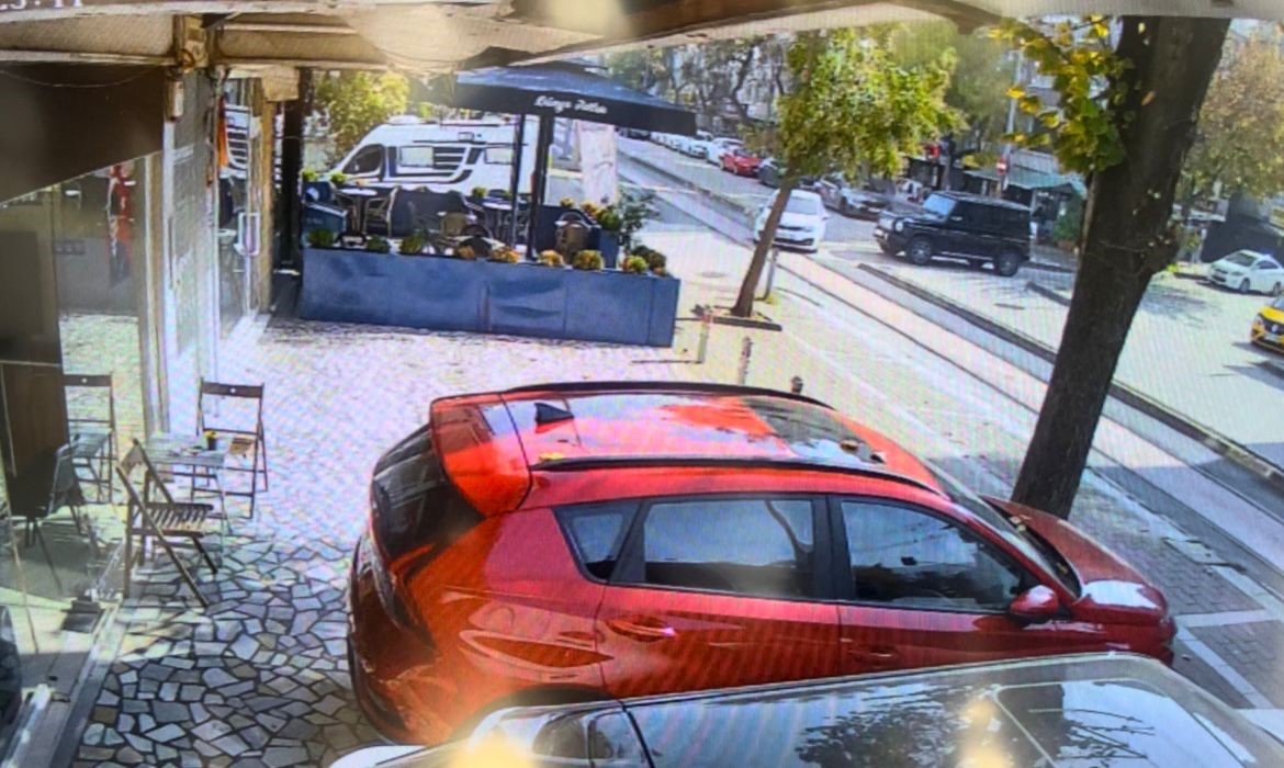 Bursa'da, Emircan İ. Idaresindeki otomobil, tali yoldan çıkan 15 milyon