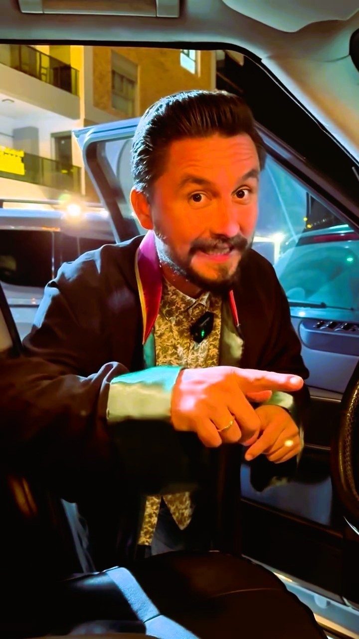 Denizli'de bir galerici, avukat cübbesi giyerek çektiği reklam videosunda "Bu