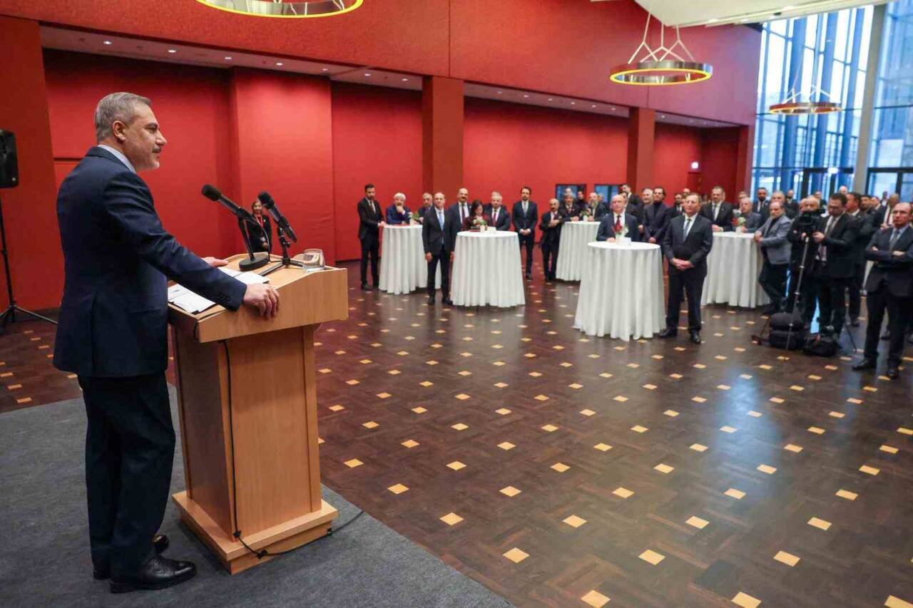 Dışişleri Bakanı Hakan Fidan, Almanya’nın Berlin şehrinde resmi temasları kapsamında