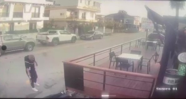 Antalya'nın Muratpaşa ilçesinde İmad Almograbi, aralarındaki husumeti çözmek amacıyla buluştuğu