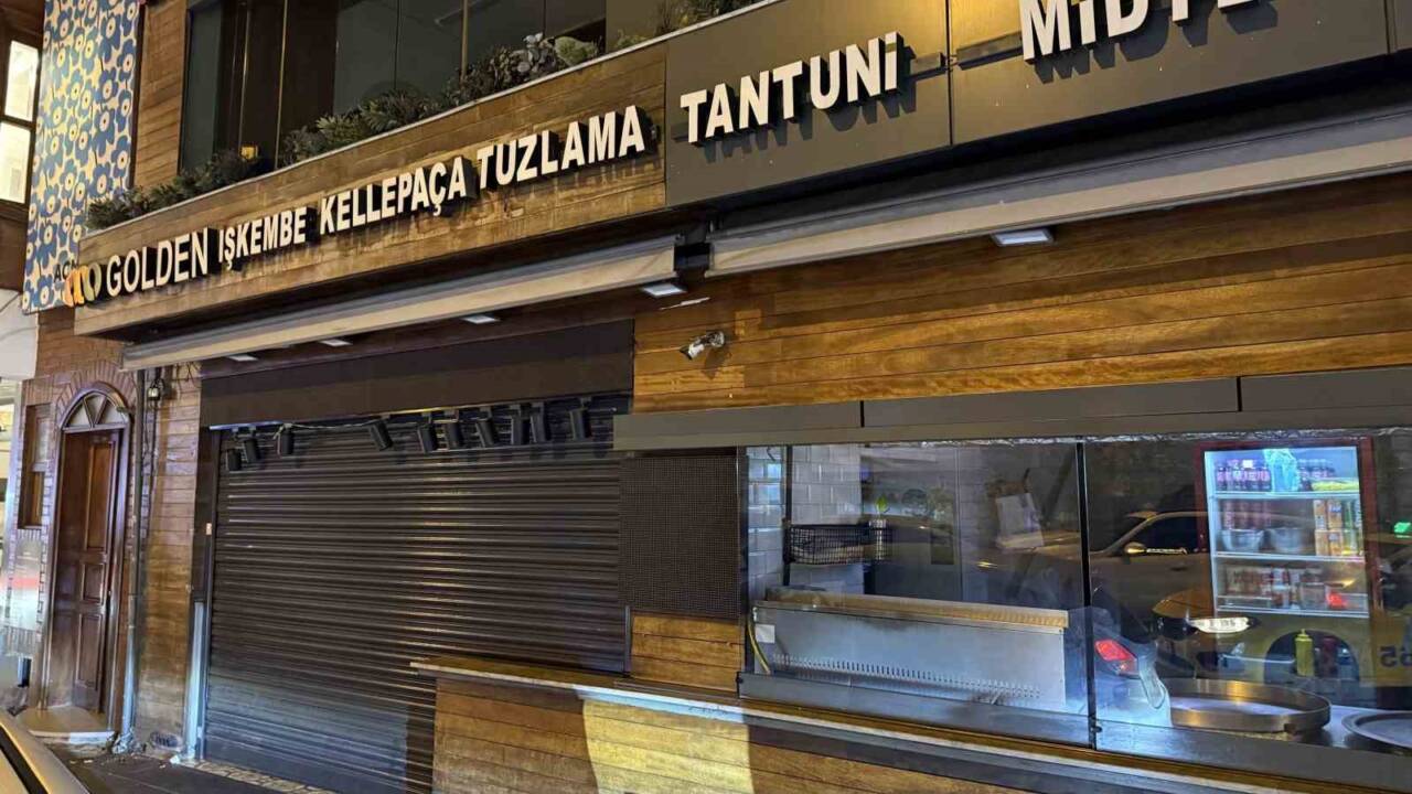 Almanya'dan İstanbul'a tatile gelen Servet ve Çiğdem Böcek çiftiyle çocukları
