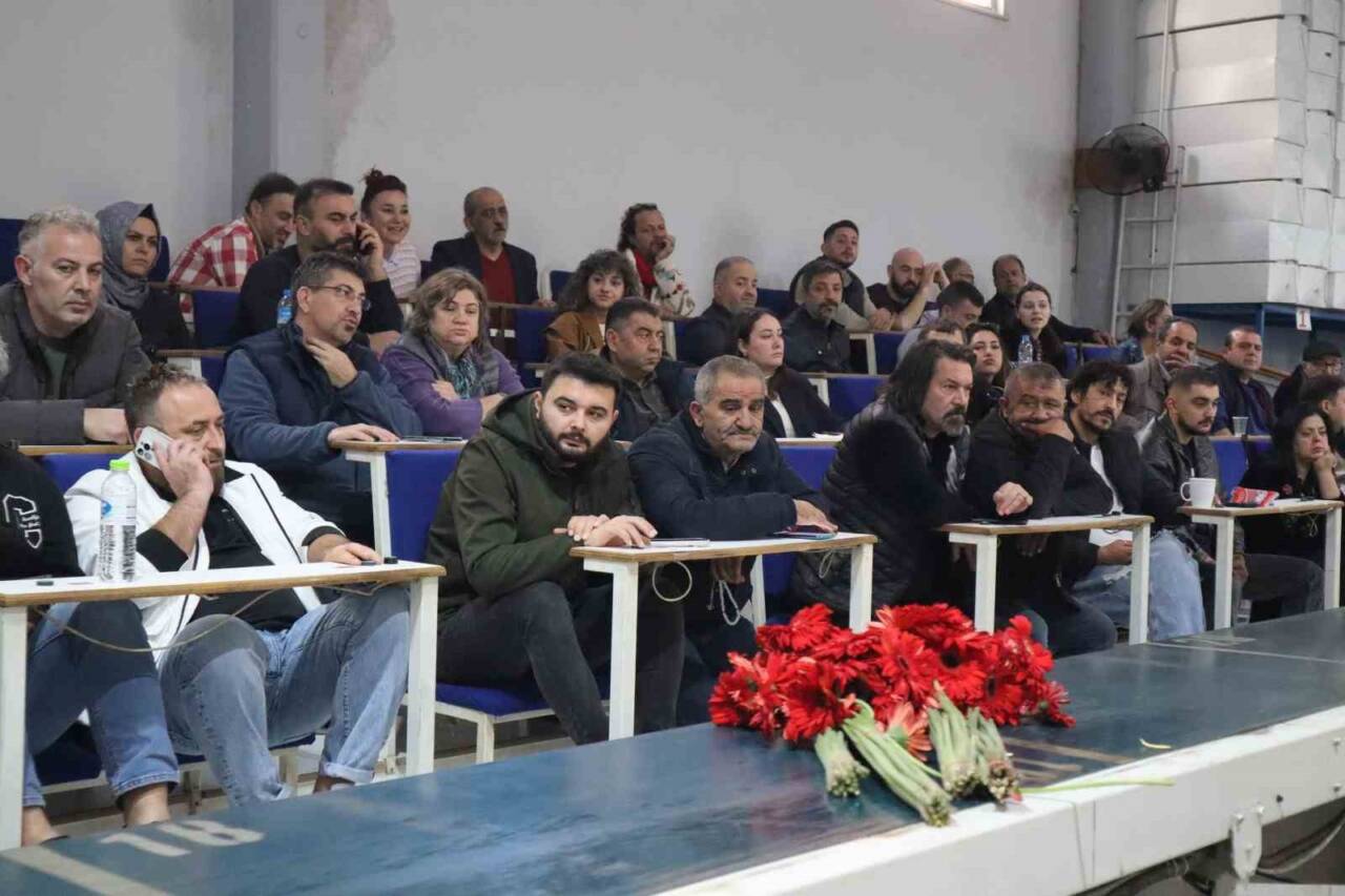 Yalova'daki çiçek mezatları, 24 Kasım Öğretmenler Günü nedeniyle yoğunluk kazandı.