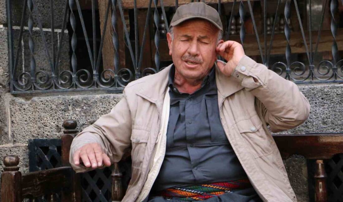 Diyarbakır’daki dengbejlik geleneği, gençlerin ilgisini kaybetmesiyle tehlike altında. Fesih Koç,