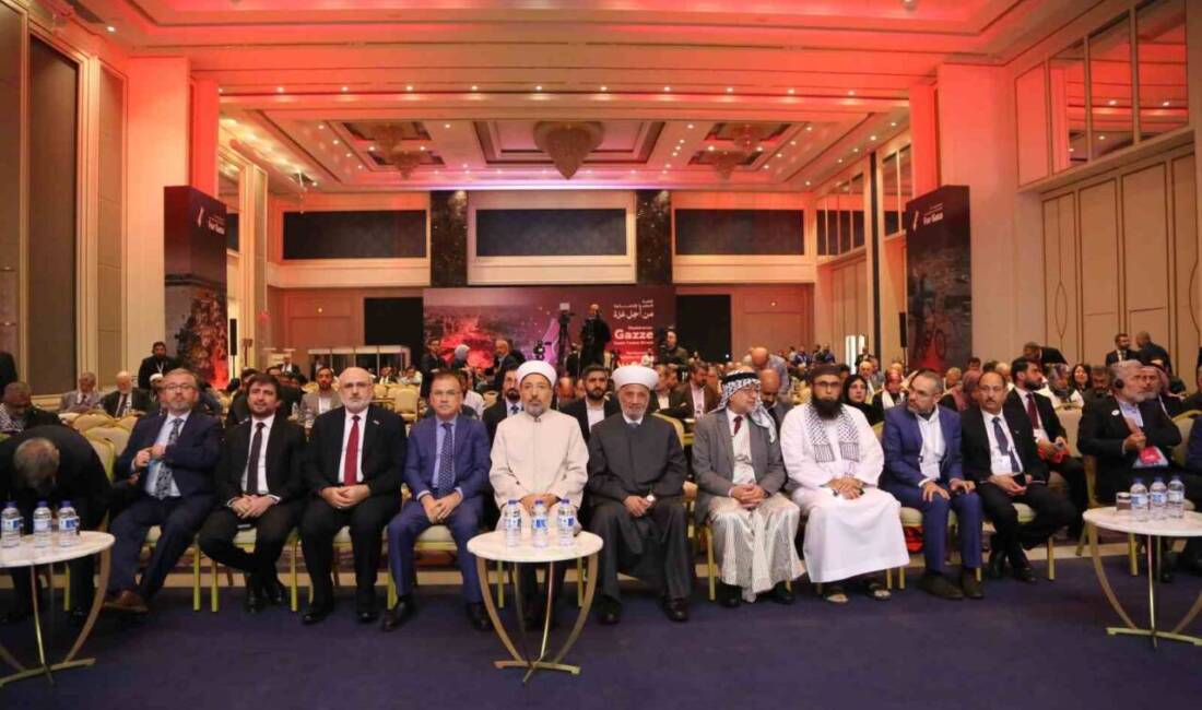 İstanbul'da düzenlenen "Uluslararası Gazze İnsani Yardım Zirvesi"nde, Diyanet İşleri Başkanı